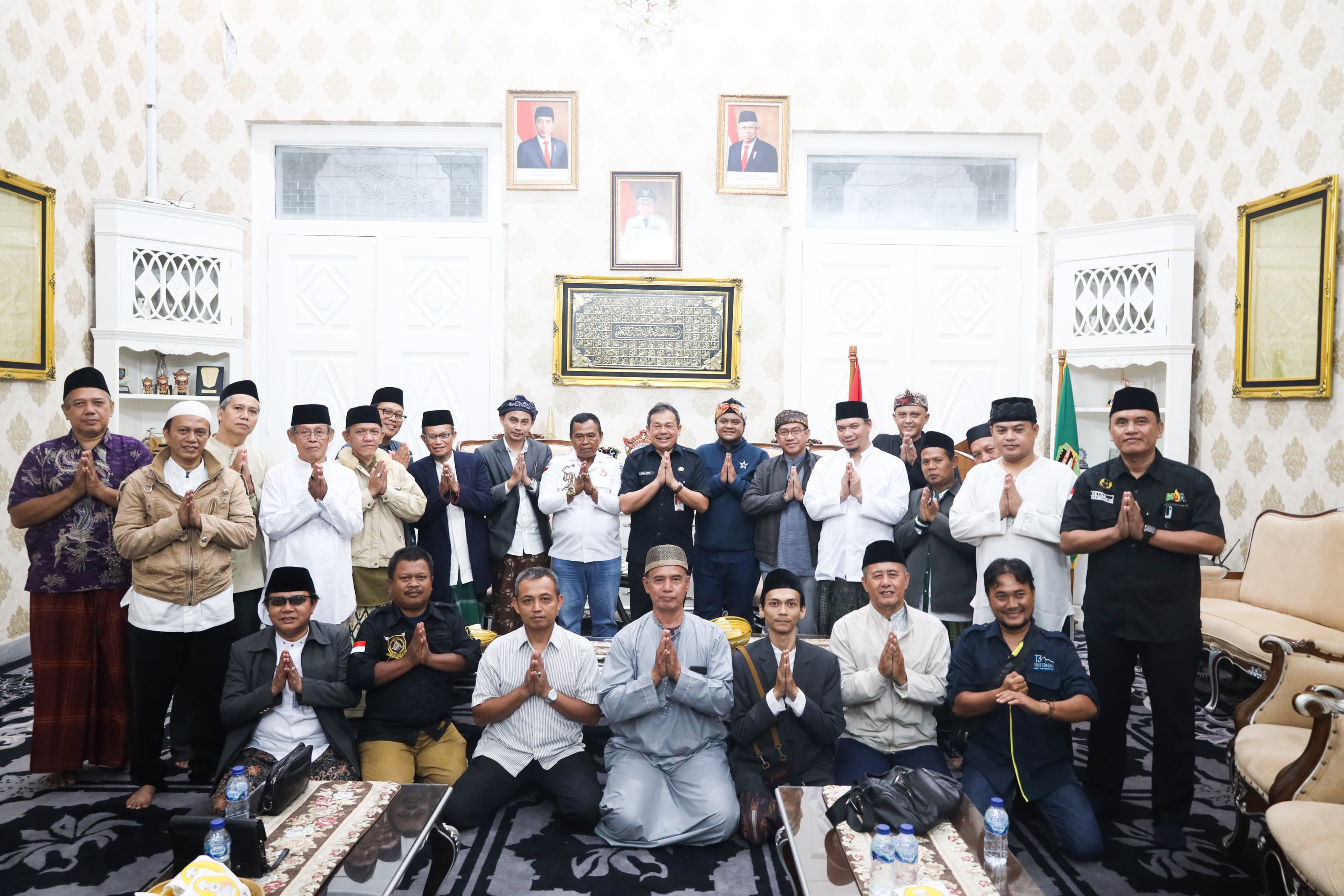 Pj Bupati Purwakarta Benni Irwan menerima silaturahmi dari Keluarga Dalem Shalawat beserta Komunitas dan Organisasi di Purwakarta