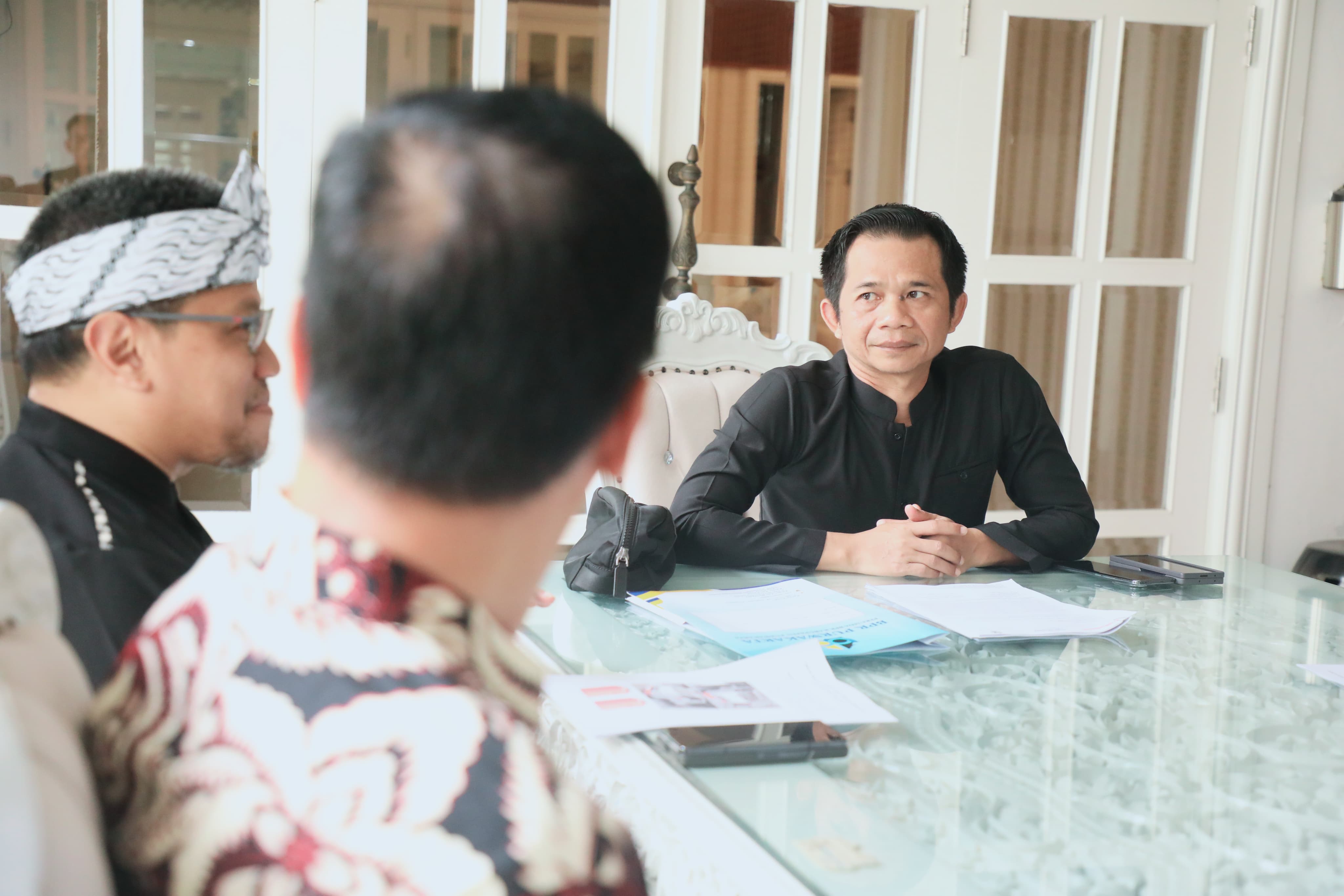 Bupati Purwakarta Saepul Bahri Binzein menerima Audiensi Perumda BPR  Purwakarta - Prokompim