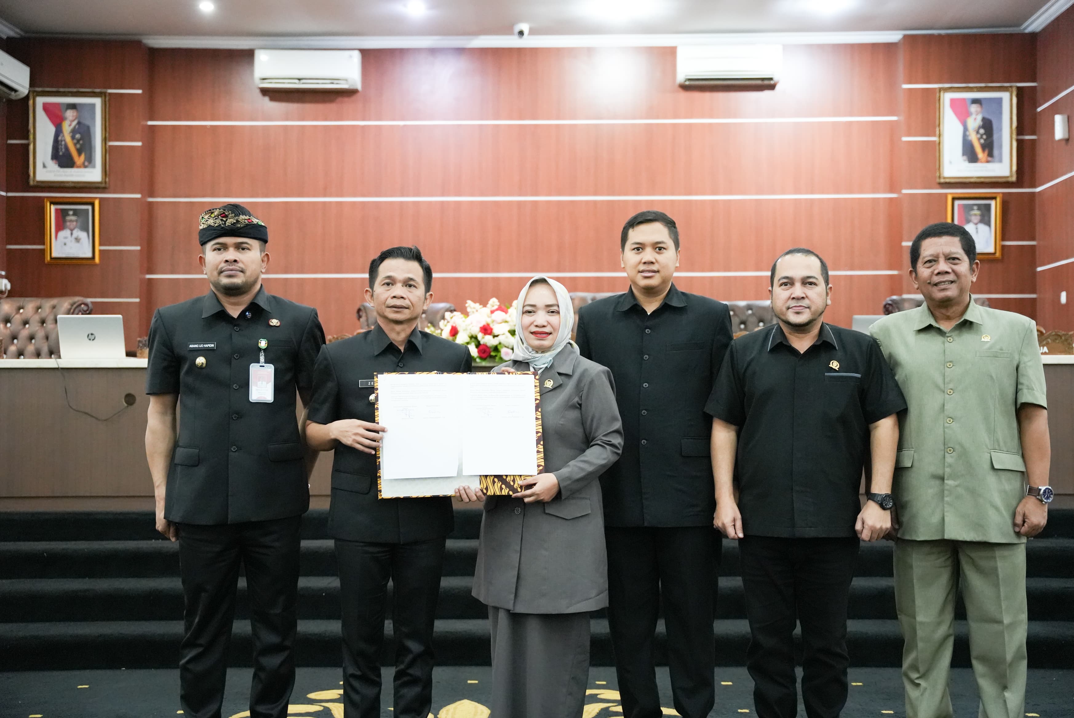 Bupati Purwakarta Saipul Bahri Binzein didampingi Wakil Bupati Purwakarta Abang Ijo Hapidin melaksanakan Rapat Paripurna DPRD
